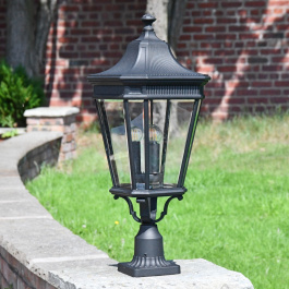 Large Traditional Pedestal Light with Sculpted Detailing